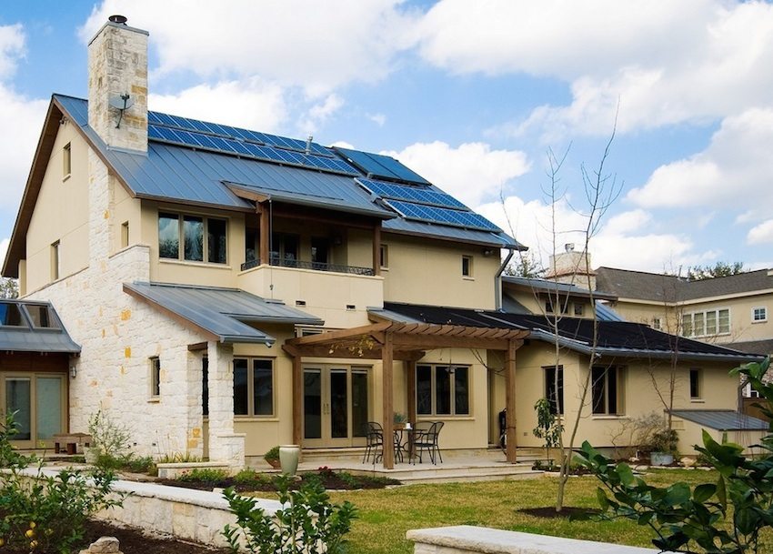 Kombinasjonen av forskjellige teksturer når du dekorerer en bygning med fasadeplater gir en utmerket effekt Kombinasjonen av forskjellige teksturer når du dekorerer en bygning med fasadeplater gir en utmerket effekt