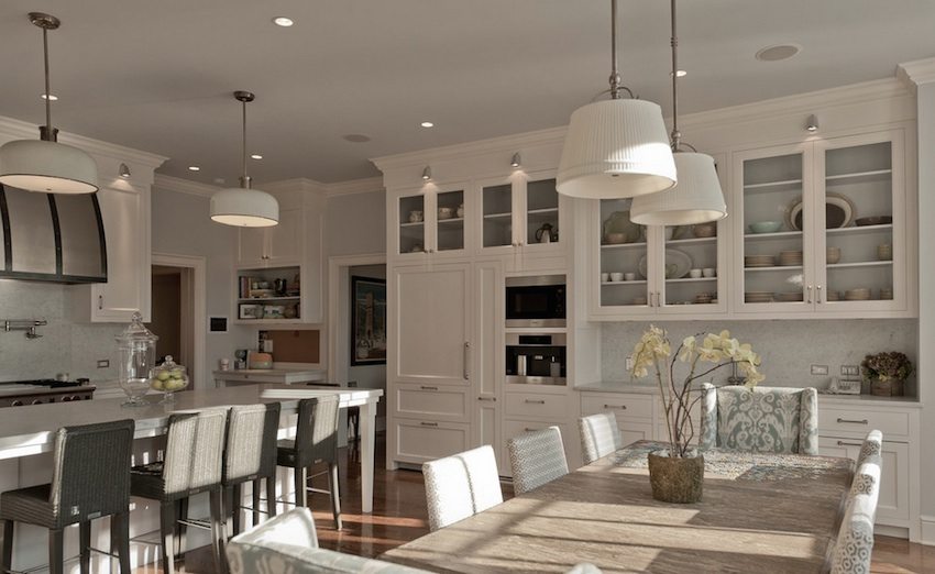 Комбинацията от различни видове осветление е много удобна Комбинацията от различни видове осветление е много удобна