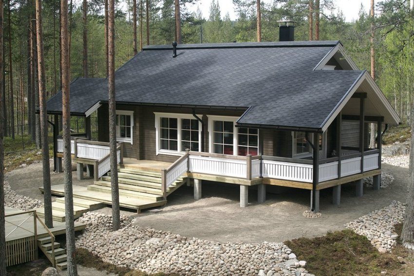 Ze względu na swój skład gonty bitumiczne mają podwyższone właściwości termoizolacyjne i akustyczne. To ochroni dom przed dźwiękami zewnętrznymi i zimnem. Ze względu na swój skład gonty bitumiczne mają podwyższone właściwości termoizolacyjne i akustyczne. To ochroni dom przed dźwiękami zewnętrznymi i zimnem.