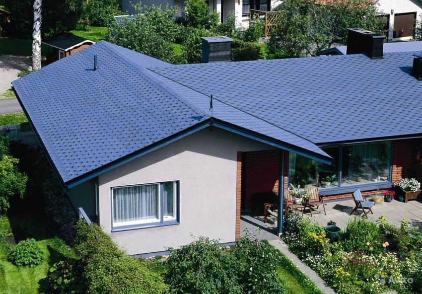 Aby chronić powłokę przed pleśnią i pleśnią - powierzchnię dachu można pokryć specjalnymi środkami ochronnymi Aby chronić powłokę przed pleśnią i pleśnią - powierzchnię dachu można pokryć specjalnymi środkami ochronnymi