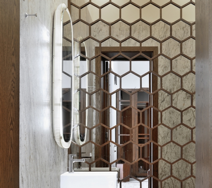 Et ventilasjonsanlegg av høy kvalitet er en forutsetning for installasjon av speilfliser, slik at overflaten alltid er blank og ikke tåker opp Et ventilasjonsanlegg av høy kvalitet er en forutsetning for installasjon av speilfliser, slik at overflaten alltid er blank og ikke tåker opp