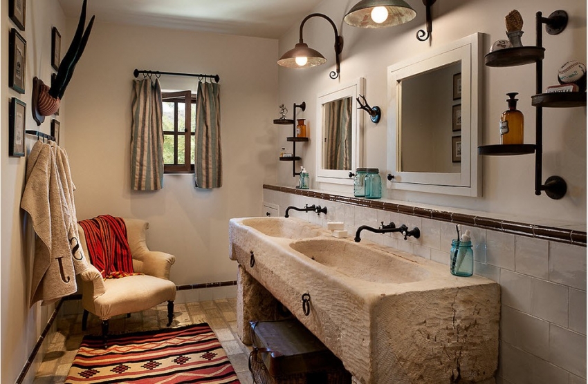 Landlig stil innebærer bruk av fliser for å dekorere bare en del av rommet, noe som gir en spesiell rustikk sjarm Landlig stil innebærer bruk av fliser for å dekorere bare en del av rommet, noe som gir en spesiell rustikk sjarm