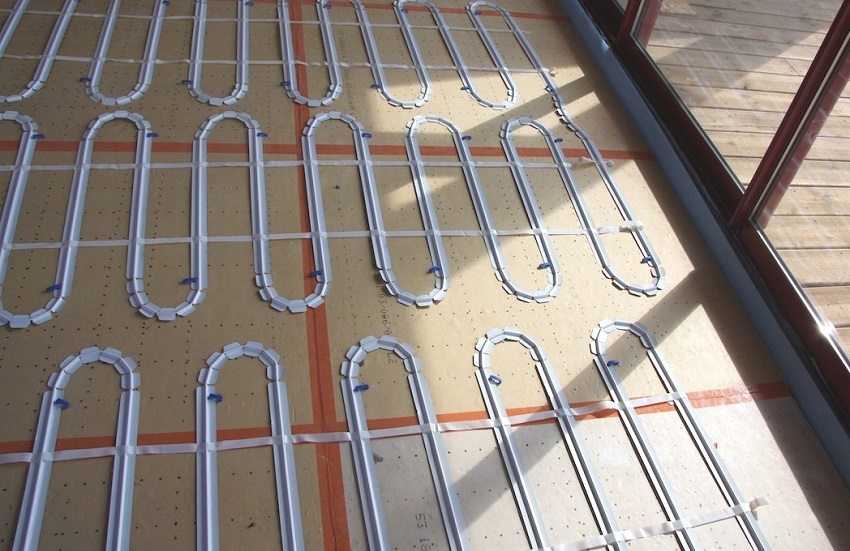 Det er bedre at bruge tjenester fra en specialist til at installere varmekablet Det er bedre at bruge tjenester fra en specialist til at installere varmekablet