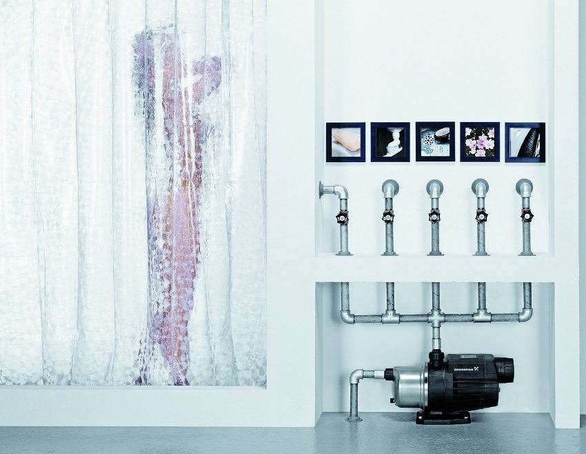 Wydajna pompa jest w stanie zapewnić wysokie ciśnienie wody nawet wtedy, gdy kilku odbiorników jest włączonych w tym samym czasie Wydajna pompa jest w stanie zapewnić wysokie ciśnienie wody nawet wtedy, gdy kilku odbiorników jest włączonych w tym samym czasie