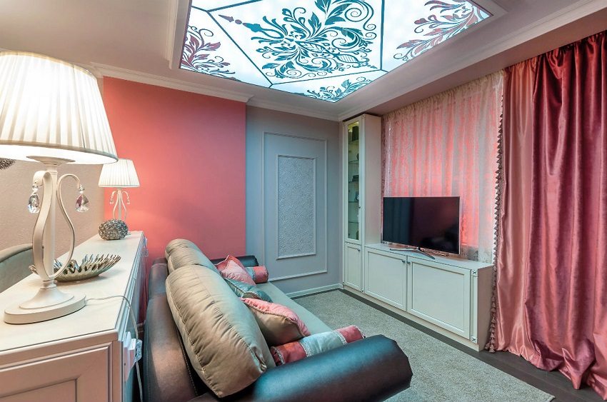 Стая с опънат таван в стил будоар Стая с опънат таван в стил будоар