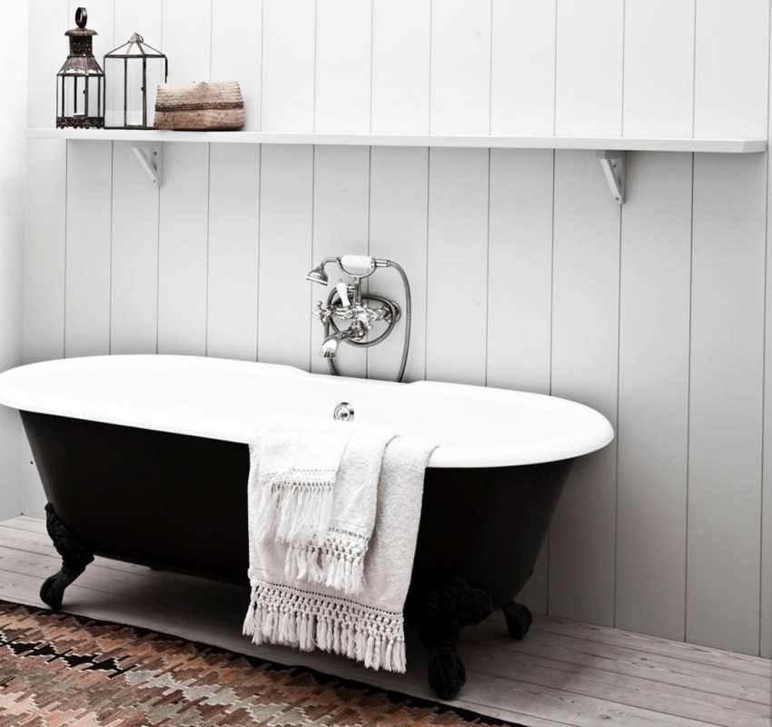 Biele plastové panely v kúpeľni Biele plastové panely v kúpeľni