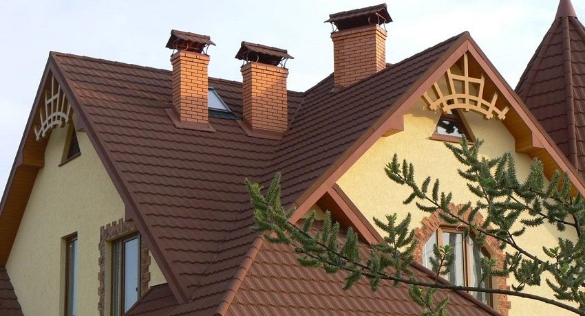 La toiture en métal est belle et durera longtemps Bande d'extrémité pour tuiles métalliques: objectif et procédure d'installation