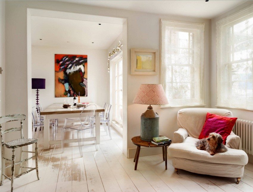 Stue- og spisestue gulve har samme laminat uden en tærskel Stue- og spisestue gulve har samme laminat uden en tærskel