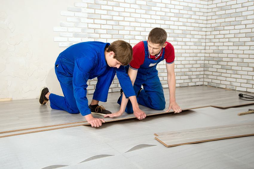 Det endelige resultat og holdbarheden af gulvet afhænger af kvaliteten af forberedelsen af basen. Det endelige resultat og holdbarheden af gulvet afhænger af kvaliteten af forberedelsen af basen.