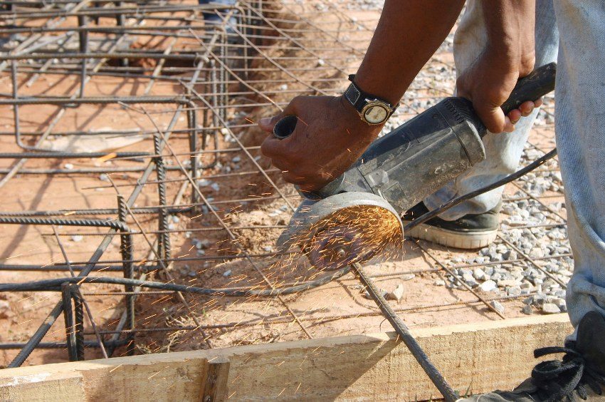 Bước 6: Gia cố móng dải Bước 6: Gia cố móng dải