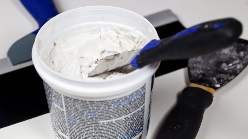 Hỗn hợp bột trét sẵn có ưu điểm là nó có thể sử dụng ngay sau khi mở gói Hỗn hợp bột trét sẵn có ưu điểm là nó có thể sử dụng ngay sau khi mở gói