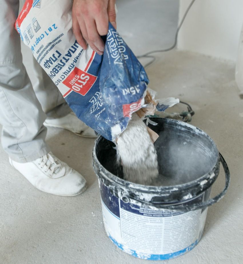 Hỗn hợp bột trét khô được trộn với nước, theo hướng dẫn trên bao bì. Hỗn hợp bột trét khô được trộn với nước, theo hướng dẫn trên bao bì.