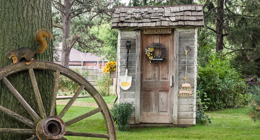 שירותים בארץ יכולים להראות מקוריים מאוד. שירותים בארץ יכולים להראות מקוריים מאוד.