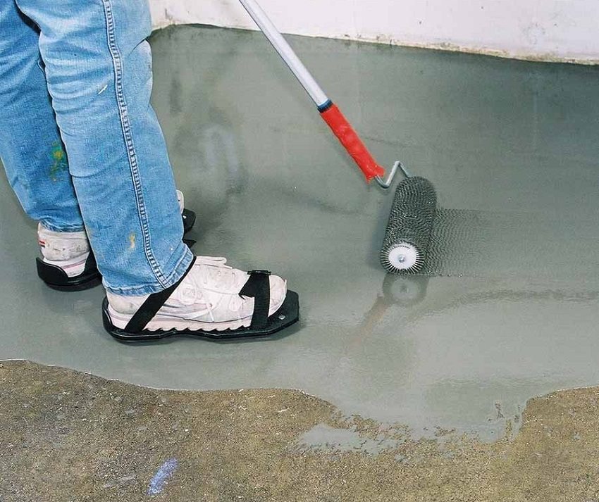 ด้วยชั้นบาง ๆ การพูดนานน่าเบื่อแบบปรับระดับตัวเองไม่ได้สร้างความเครียดเพิ่มเติมให้กับพื้น ด้วยชั้นบาง ๆ การพูดนานน่าเบื่อแบบปรับระดับตัวเองไม่ได้สร้างความเครียดเพิ่มเติมให้กับพื้น