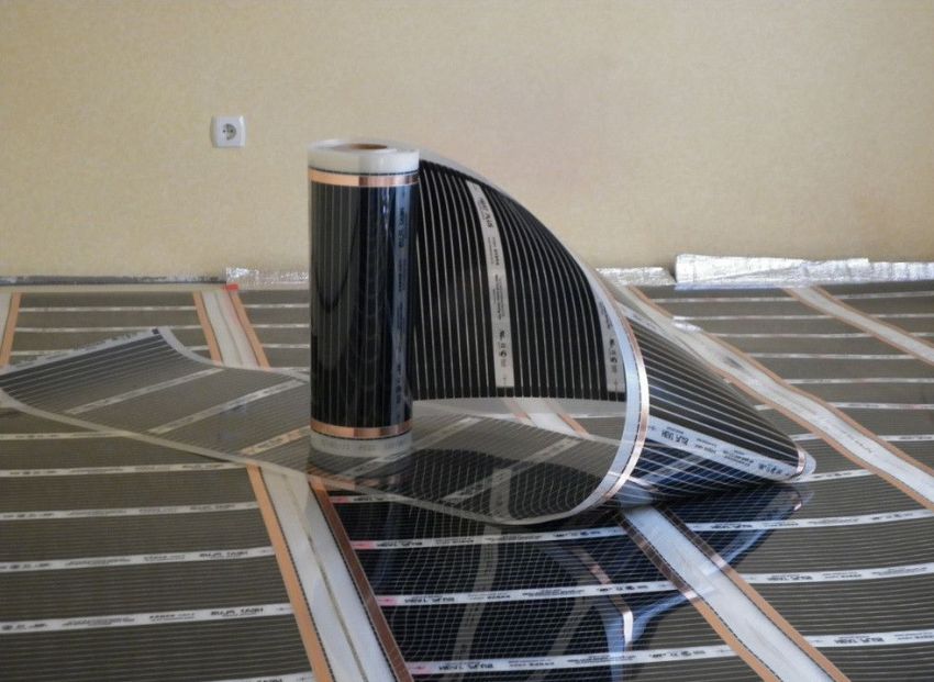 Pel·lícula d'infrarojos sòl calent - un sistema modern de calefacció eficaç a la casa Pel·lícula d'infrarojos sòl calent - un sistema modern de calefacció eficaç a la casa