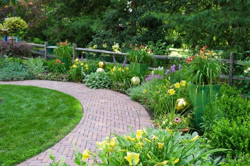 Η πιο οικονομική επιλογή είναι ένα πλακάκι που κατασκευάζεται με δονήσεις. Η πιο οικονομική επιλογή είναι ένα πλακάκι που κατασκευάζεται με δονήσεις.