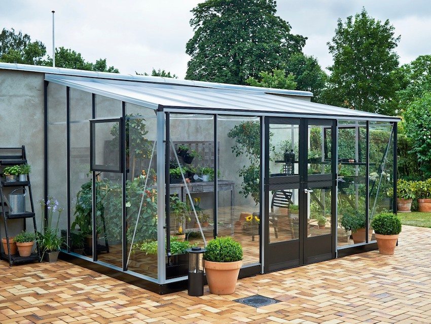 Ofte er verandaen ferdig etter byggingen av hovedhuset. Ofte er verandaen ferdig etter byggingen av hovedhuset.