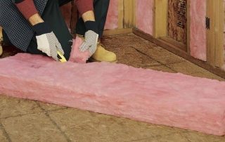 Montaż ocieplenia ścian wewnątrz domu na wsi