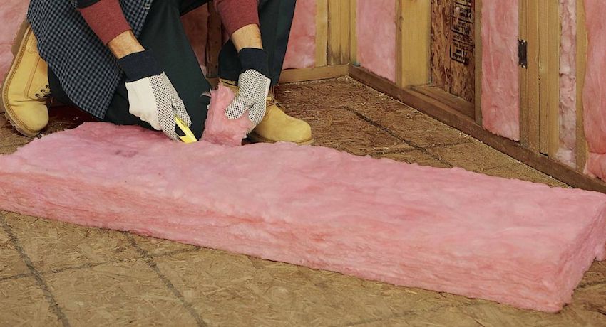 Instalarea izolației pentru pereți va reduce pierderile de căldură Instalarea izolației pentru pereți în interiorul casei din țară