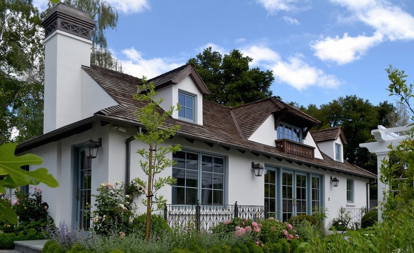Cheminée peinte en une couleur avec la façade Cheminée peinte en une couleur avec la façade