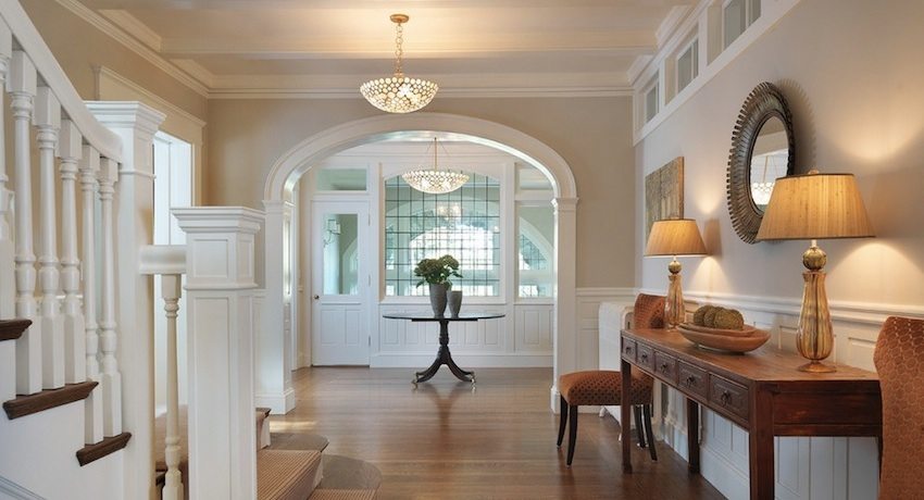 En gipsbue ser flot ud i et jugendstilinteriør En gipsbue ser flot ud i et jugendstilinteriør