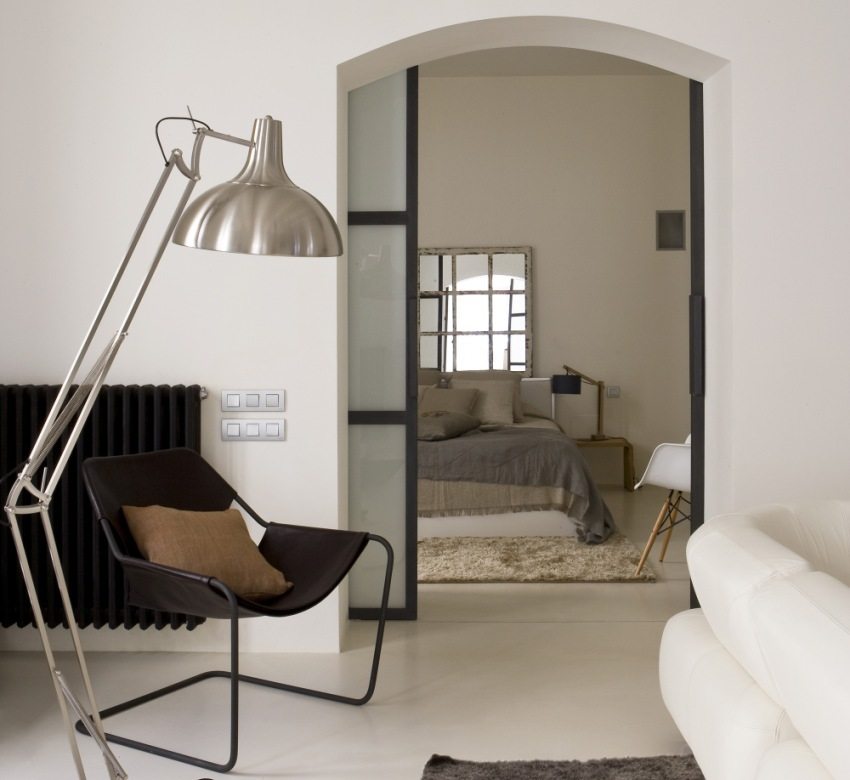 Skydøre er installeret på den buede åbning Skydøre er installeret på den buede åbning