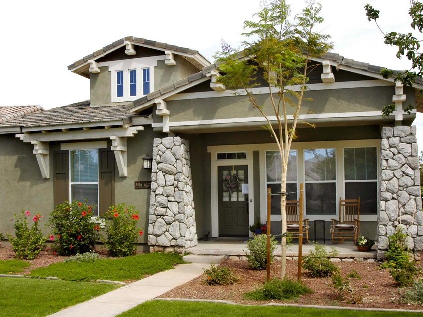 Stilig kombinasjon av gips og naturstein Stilig kombinasjon av gips og naturstein