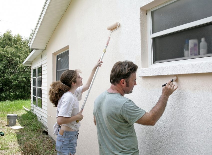 DIY painting the exterior walls of the house DIY painting the exterior walls of the house