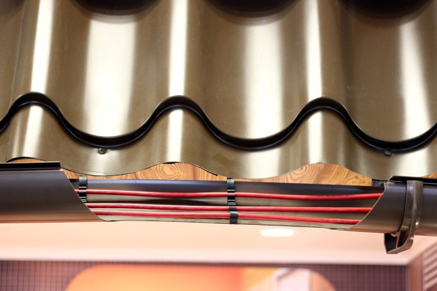 Placing the cable inside the pipe Placing the cable inside the pipe