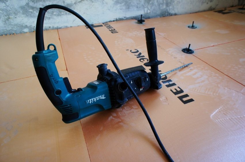 Pričvršćivanje pjenastih listova na pod Pričvršćivanje pjenastih listova na pod