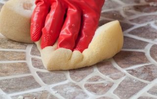 วิธีการยาแนวกระเบื้องในห้องน้ำด้วยมือของคุณเอง