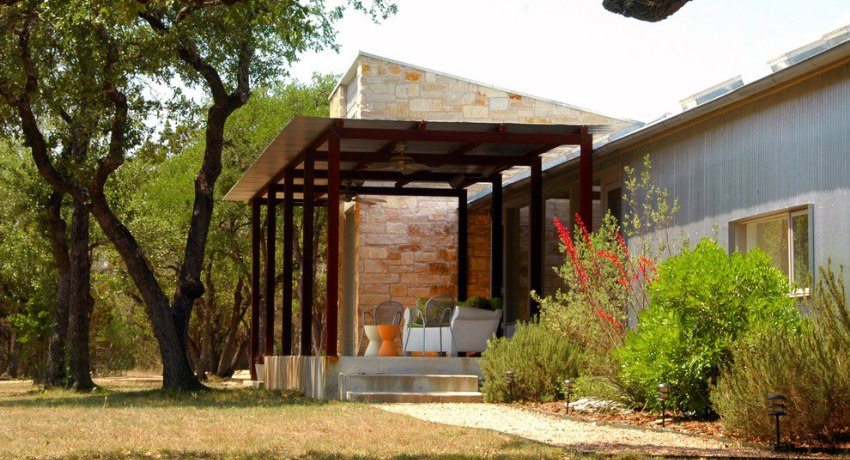 Baldakin over inngangen til huset med støtte fra metallprofiler Visirer og markiser over inngangen: bilder, imponerende stil