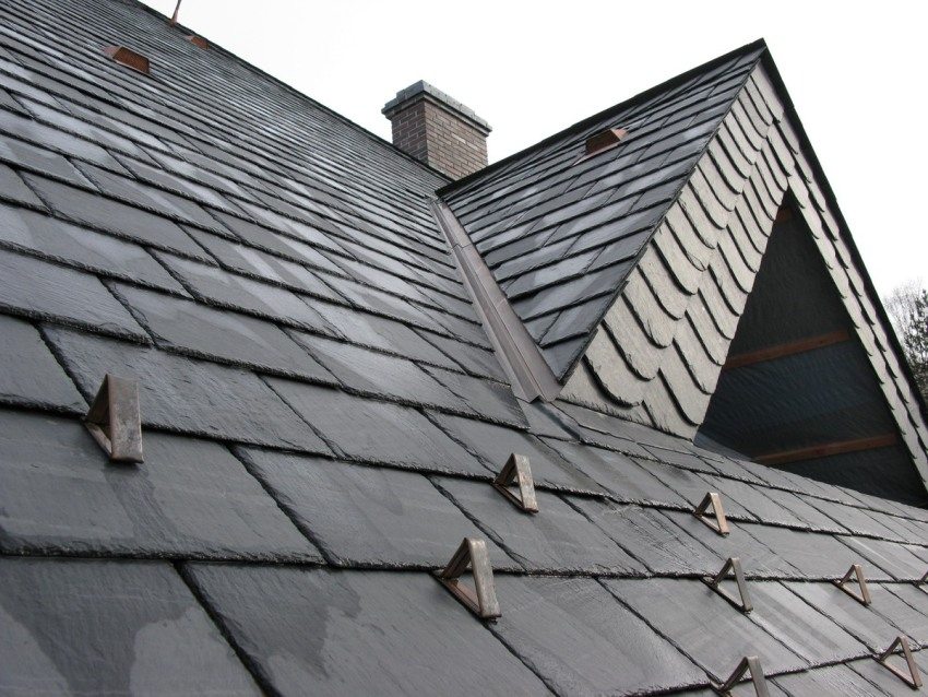 Škriljasti šindra je najskuplja vrsta krovišta Škriljaste pločice su najskuplja vrsta krovišta