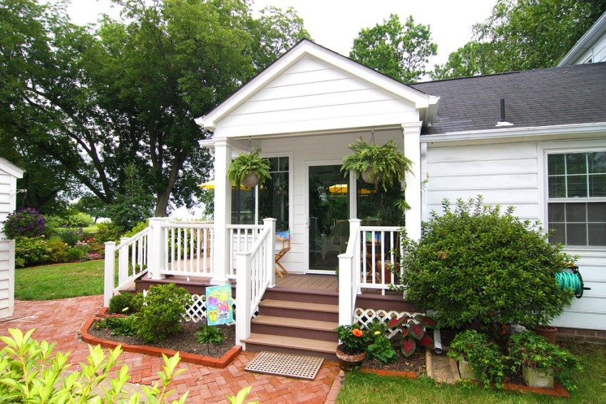 Porch with a canopy and two rows of steps Porch with a canopy and two rows of steps
