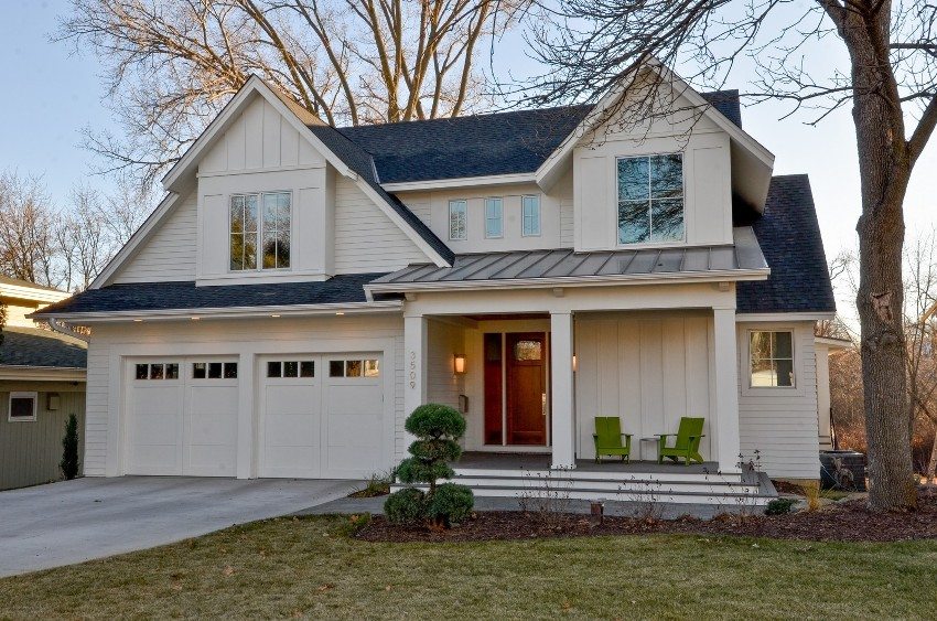 Wooden canopy, painted white and covered with metal sheets Wooden canopy, painted white and covered with metal sheets