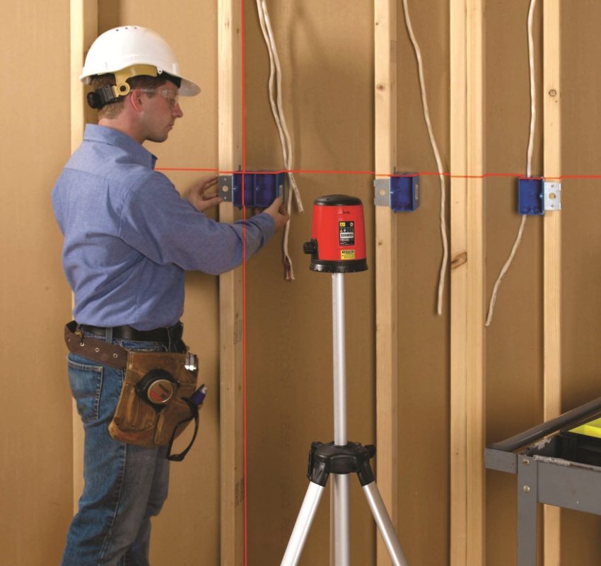 Telemetrul laser este capabil să calculeze distanța față de obiect Telemetrul laser este capabil să calculeze distanța față de obiect