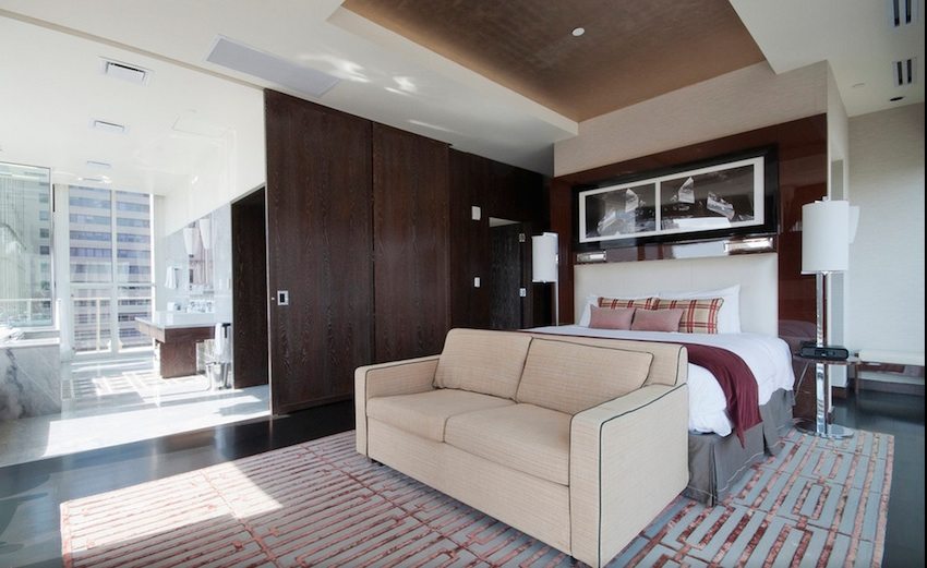 Mørke hengende innerdører i massivt tre Mørke hengende innerdører i massivt tre