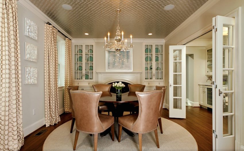 Sammenleggbare innerdører laget av tre med gjennomsiktig glass Sammenleggbare innerdører laget av tre med gjennomsiktig glass