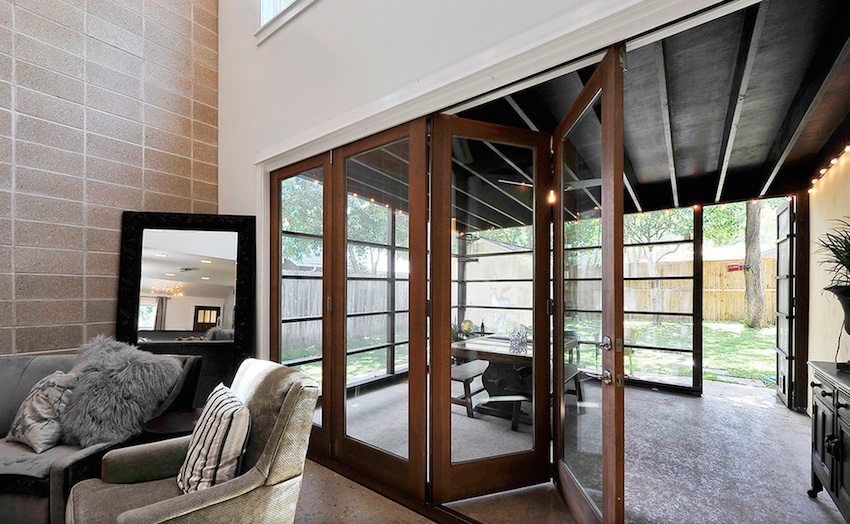 Panoramatiske foldedører til en lukket terrasse Panoramatiske foldedører til en lukket terrasse