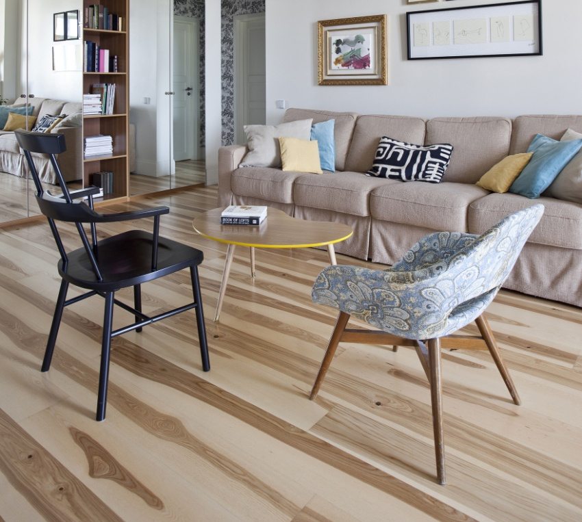 Ván gỗ trên sàn trong phòng khách Ván gỗ trên sàn trong phòng khách