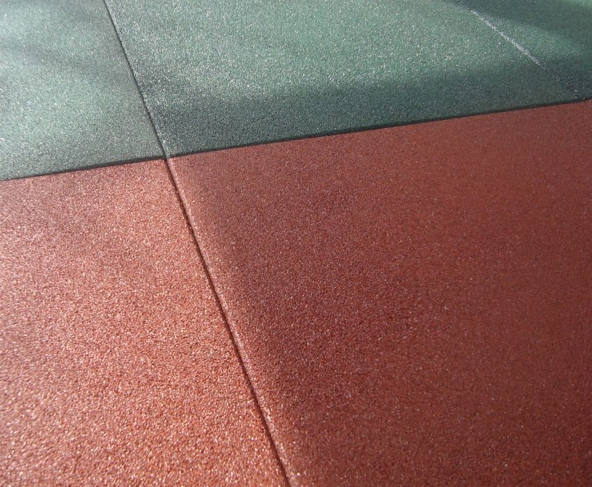 Gummifliser giver en glat og skridsikker overflade Gummifliser giver en glat og skridsikker overflade