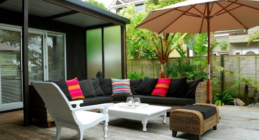 מרפסת קיץ קטנה עם פנים מקוריות מרפסת קיץ קטנה עם פנים מקוריות