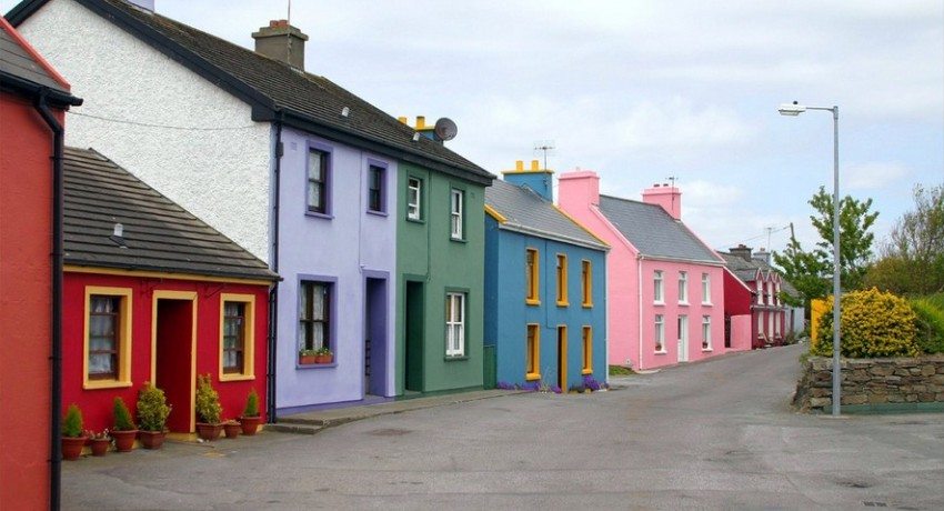 Cel mai simplu și mai accesibil mod de a decora fațadele caselor este de a le picta Opțiuni de finisare pentru fațadele caselor private: exemple foto