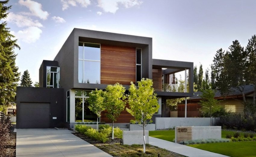 Pereții casei sunt decorați cu panouri de fațadă și lemn Pereții casei sunt decorați cu panouri de fațadă și lemn