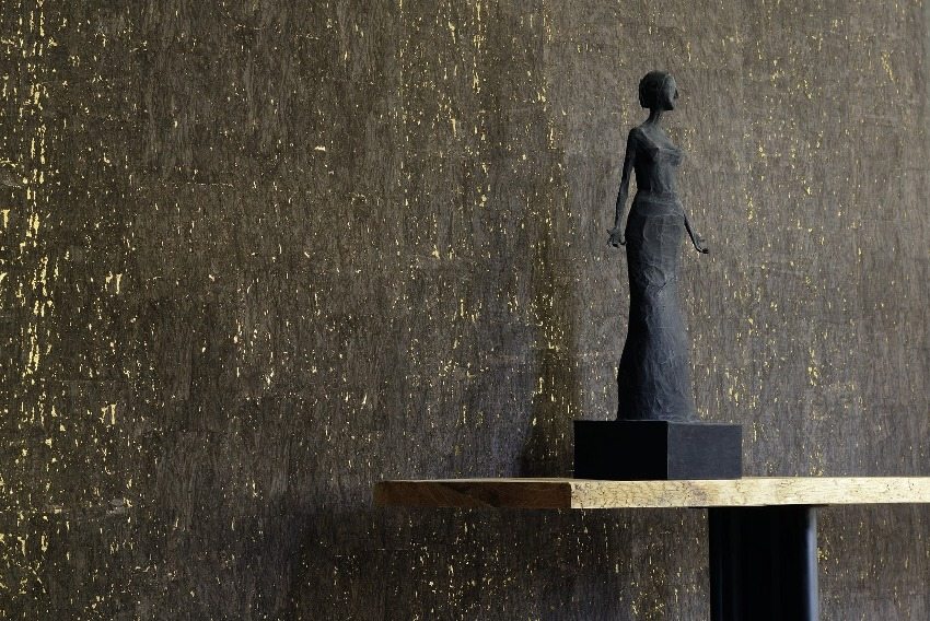 Kertas dinding gelap dengan percikan emas Kertas dinding gelap dengan percikan emas