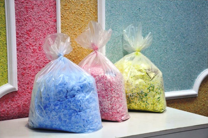 Campuran warna untuk menyediakan kertas dinding cecair Campuran warna untuk menyediakan kertas dinding cecair