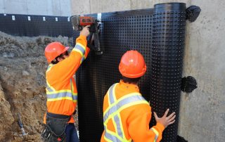 Hindi tinatagusan ng tubig ang pundasyon na may mga materyales sa pag-roll