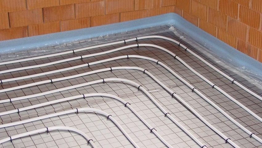 При полагане на топъл воден под се изисква хидроизолация При полагане на топъл воден под се изисква хидроизолация