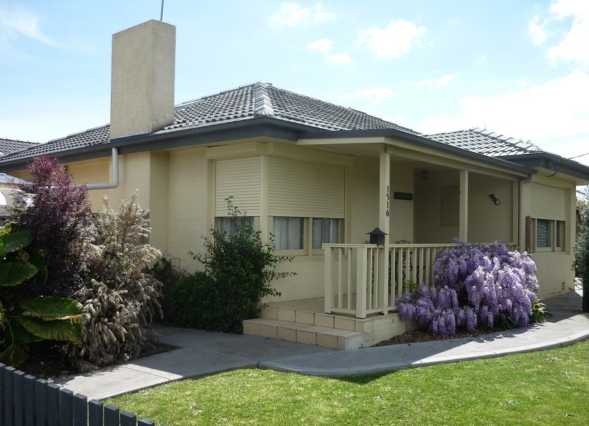 Les volets roulants extérieurs ressemblent à des stores en apparence Les volets roulants extérieurs ressemblent à des stores en apparence