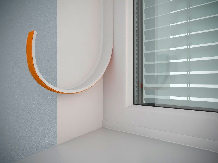 Îmbinarea dintre fereastră și panta este lipită cu o bandă Îmbinarea dintre fereastră și panta este lipită cu o bandă